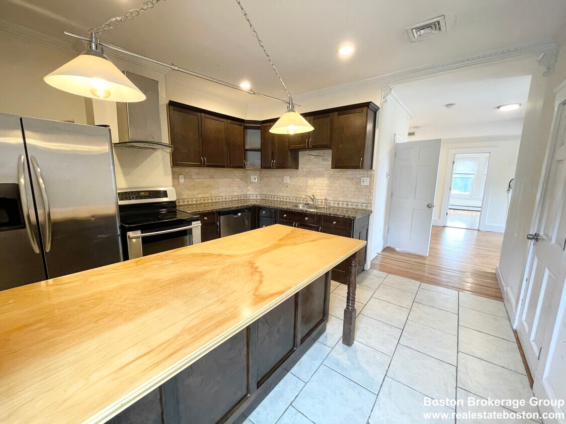 Primary Photo - 90 L St