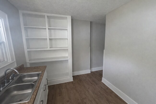 Foto del edificio - 611-613 N Colorado Ave