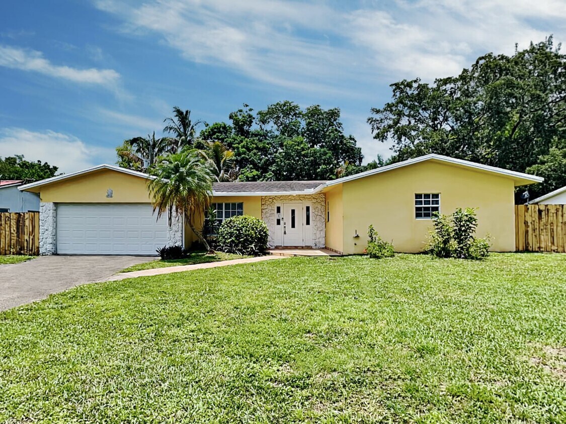 Primary Photo - 1711 SW 32nd St