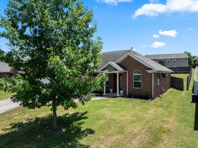 Building Photo - 3 bedromm 2 bath in Charlestown Indiana