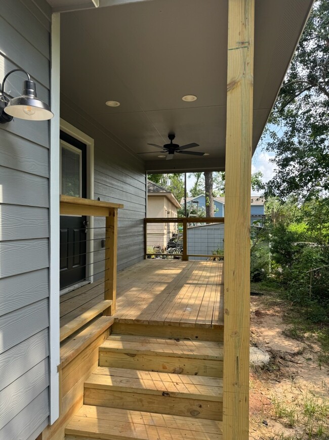 Building Photo - 10110 Barberry St