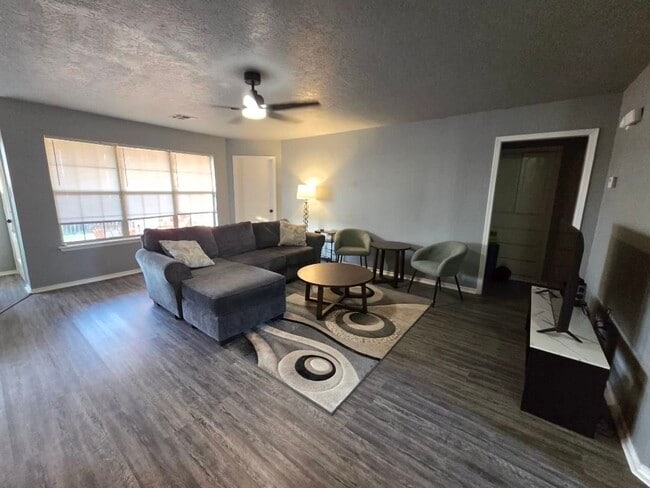 Building Photo - 4806 SE Redbud Pl