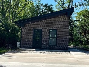 Building Photo - 102 Elmo Dr
