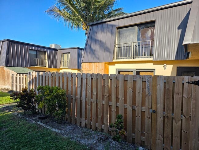Building Photo - 2359 Waterside Dr