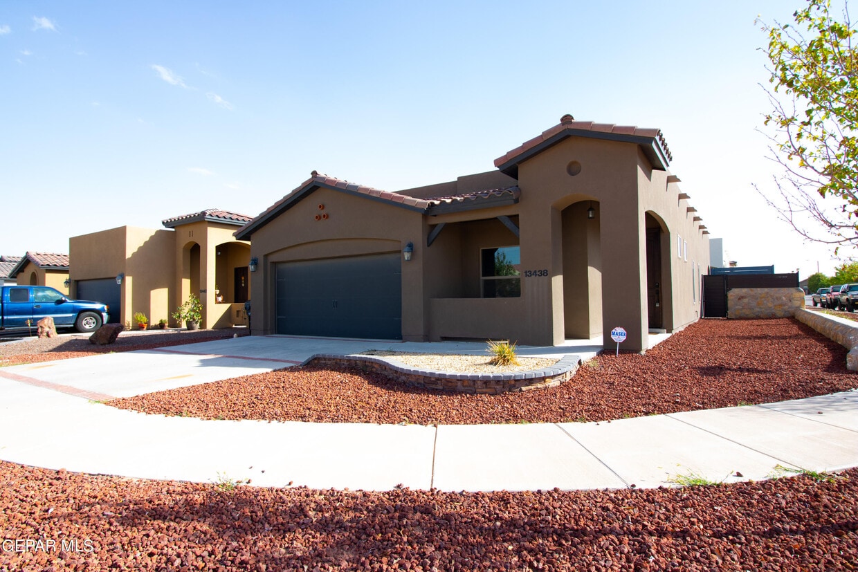 Foto principal - 13438 Everingham St