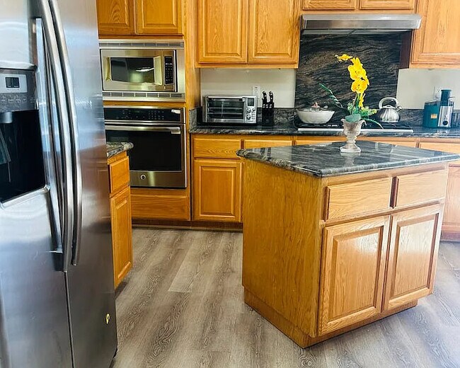 Foto del edificio - 2052 Twin Creeks Pl