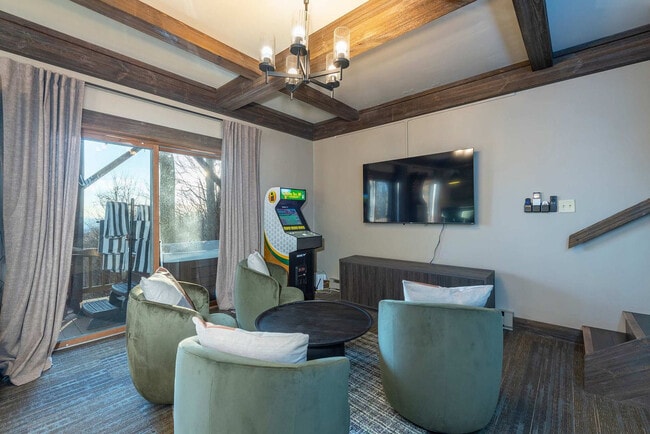 Building Photo - 637 Granny Lewis Ln