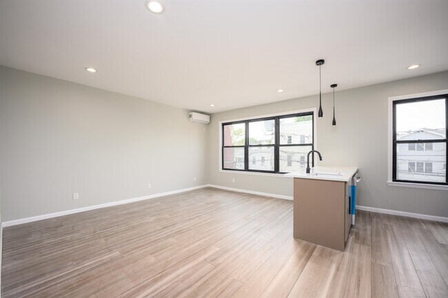 Foto del edificio - 70 Bowers St