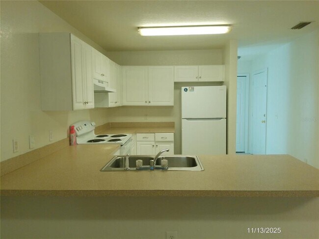 Foto del edificio - 949 Fox Lake Dr