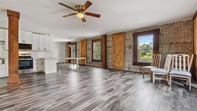 Foto del edificio - 610 Madola Rd