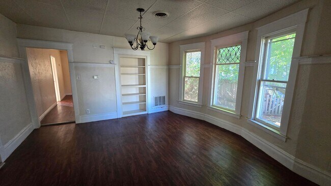 Building Photo - Spacious North Side Single Family Home