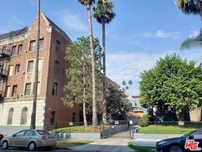Building Photo - 329 S Manhattan Pl