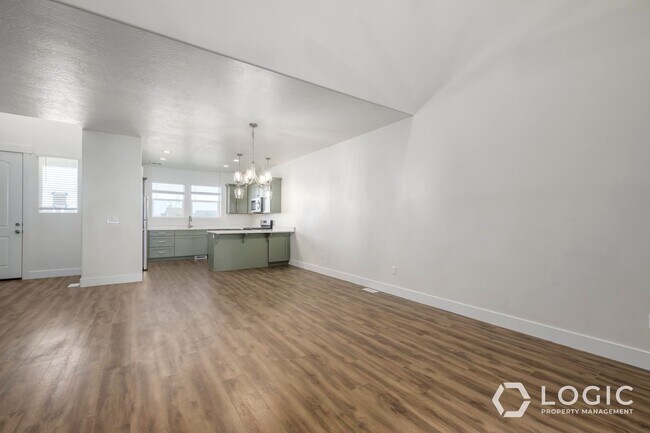 Building Photo - Beautiful New Townhome!