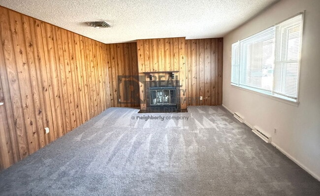 Building Photo - 1813 Iroquois Rd