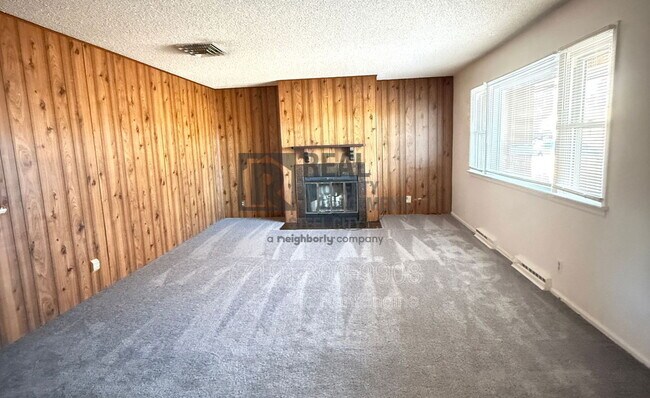 Foto del edificio - 1813 Iroquois Rd