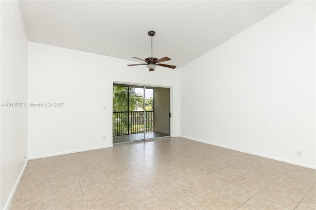 Foto del edificio - 717 Gardens Dr