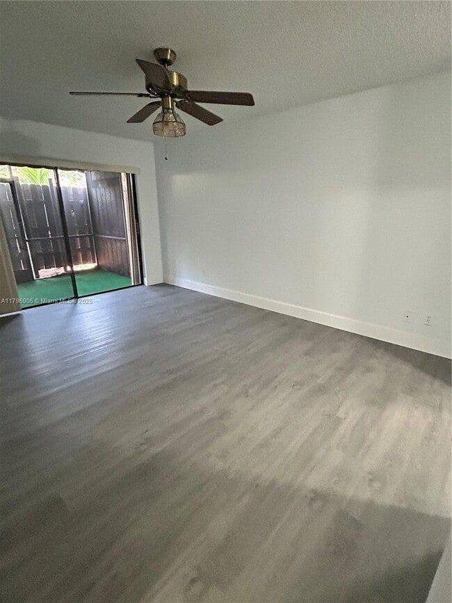 Foto del edificio - 1220 NW 122nd Ter