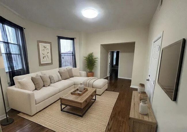 Building Photo - 1325 S Sawyer Ave