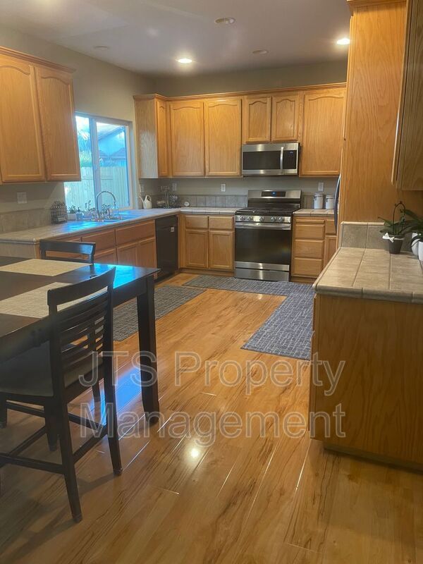 Building Photo - 3232 Balada Way