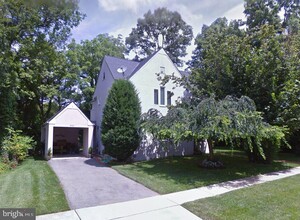 Building Photo - 5407 Roosevelt St