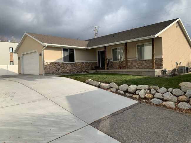 Frente de la casa - 1642 E Fort Union Blvd