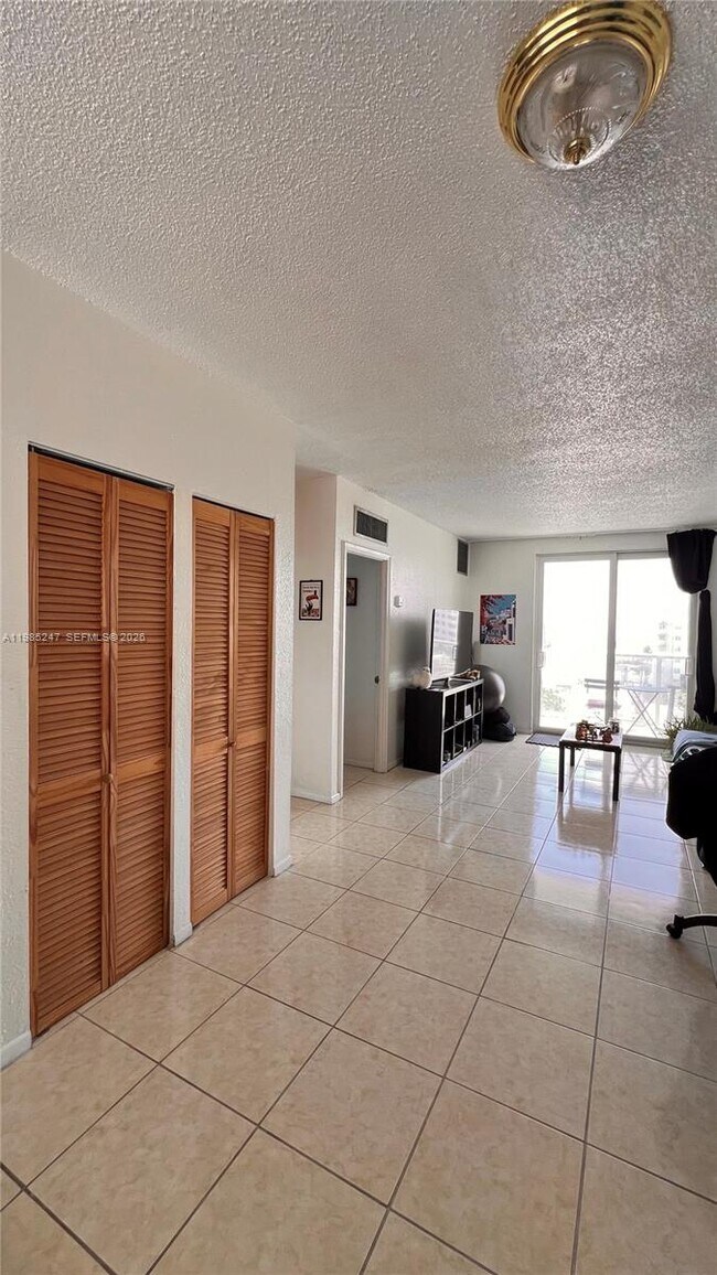 Foto del edificio - 1750 James Ave
