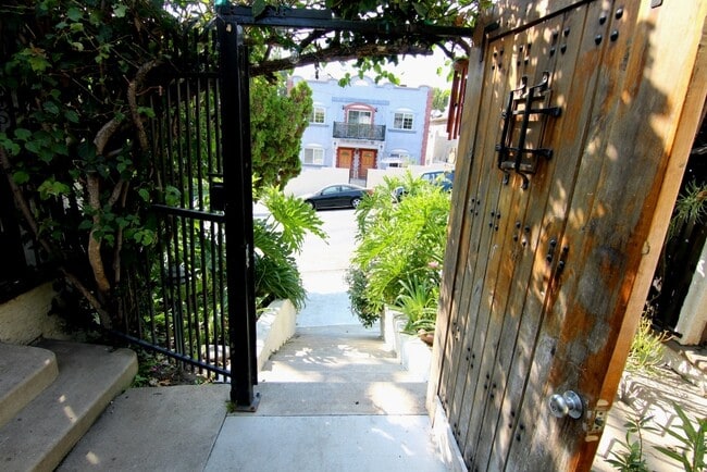 Building Photo - 808 Lucile Ave