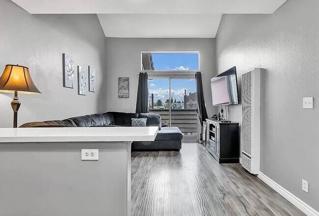 Foto del edificio - 327 Chestnut Ave
