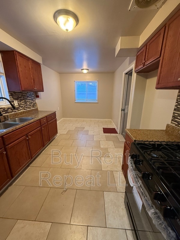 Foto del edificio - 23344 Panama Ave