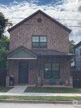 Building Photo - 1320 S College Ave