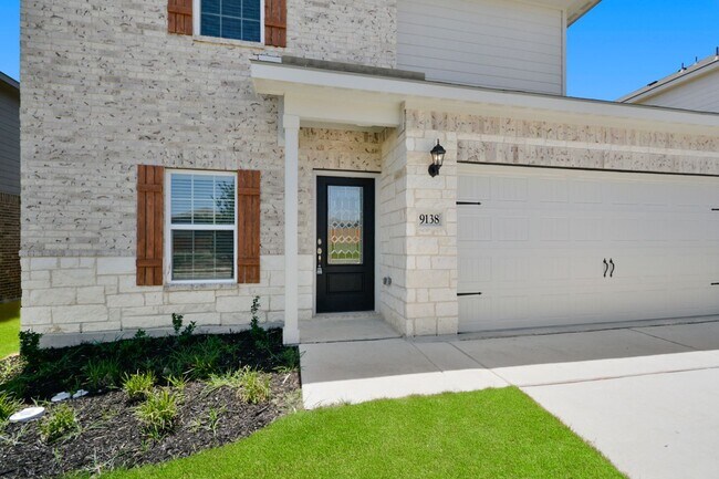 Building Photo - Move-In Ready Home with Spacious Layout an...