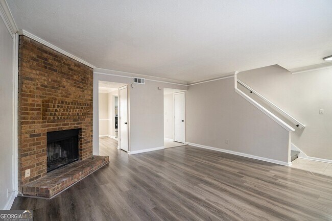 Building Photo - 3027 Spruce Cir