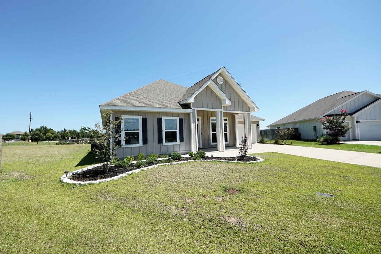 Primary Photo - Spacious 5-Bedroom Home in Desirable Crest...