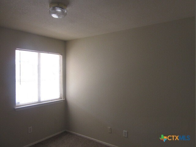 Foto del edificio - 1213 Fox Creek Dr