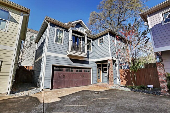 Building Photo - 923 W 23rd St