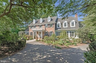 Building Photo - 10034 Scenic View Terrace