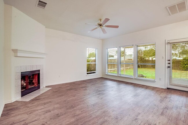 Foto del edificio - 1102 Black Locust Drive West