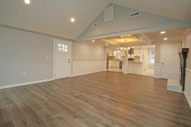 Building Photo - 3205 Oak Ridge Rd