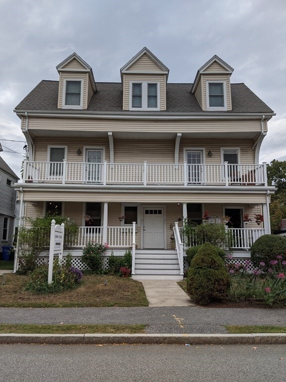 17 A Pleasant St, Newton, MA 02459