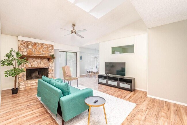 Foto del edificio - 2202 Forest Bend Dr
