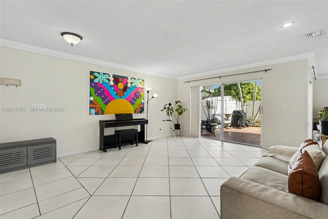Foto del edificio - 17367 SW 20th Ct