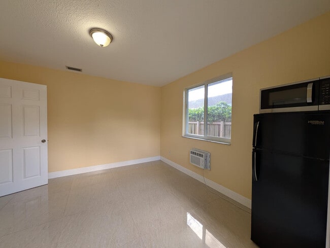 Foto del edificio - 1571 NE 109th St