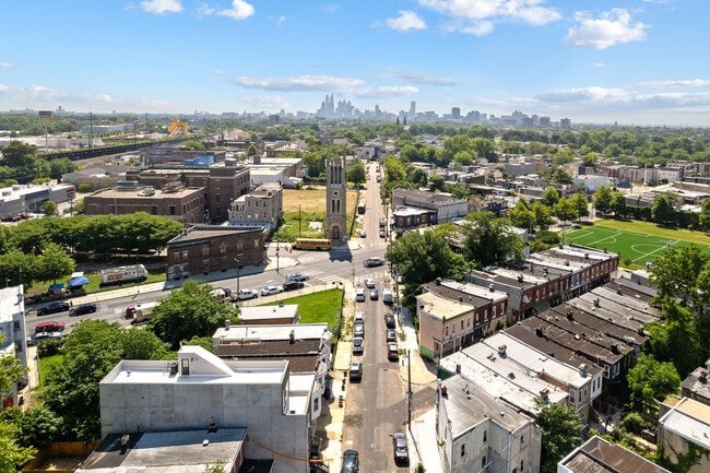 Foto del edificio - 5217 Warren St