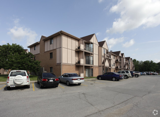 Building Photo - Central Park Apartments