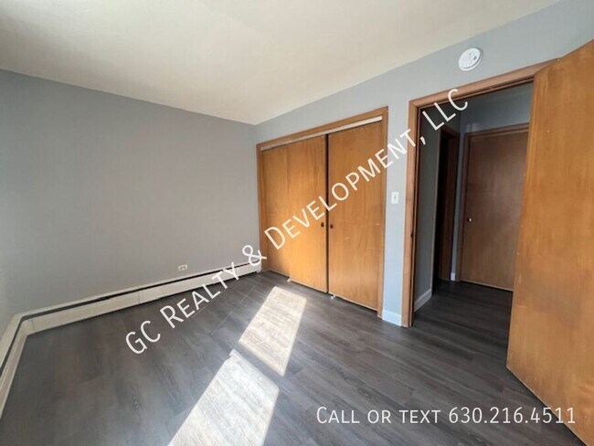 Building Photo - ***DOWNERS GROVE / HEAT INCL / WALK TO TRA...