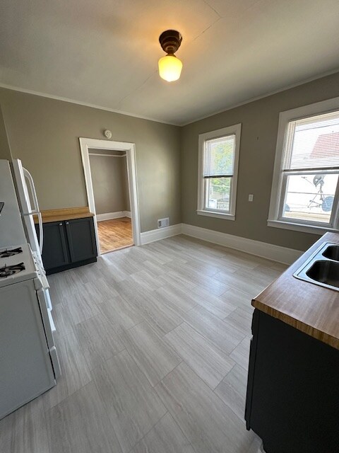 Building Photo - 919 E Clarke St