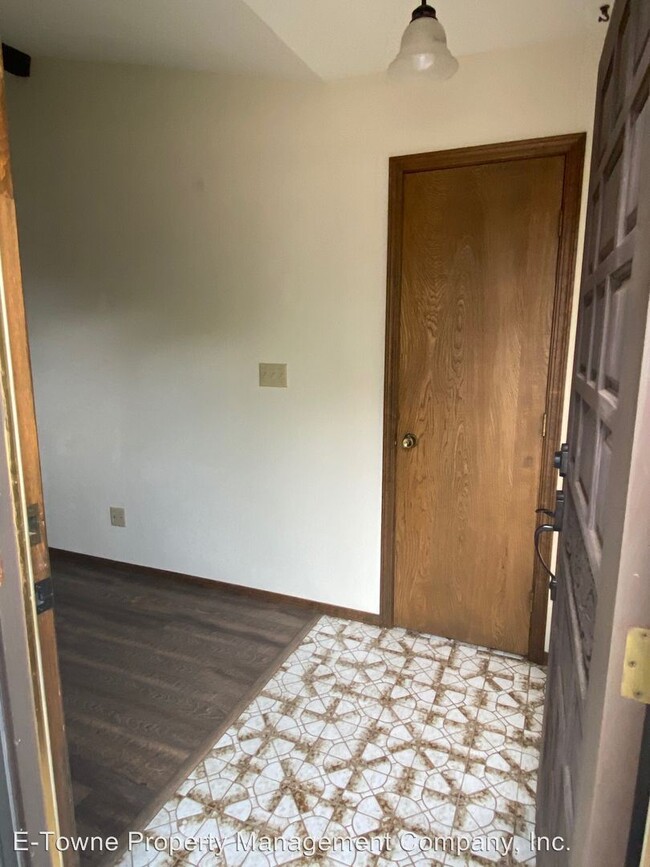 Building Photo - 3 br, 2 bath House - 1410 W. Ridge Place