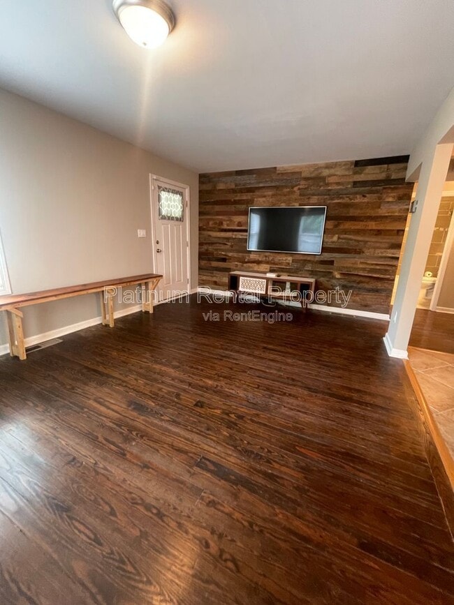 Building Photo - 2706 White Oak Dr