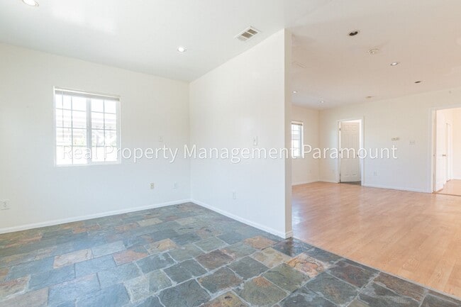 Foto del edificio - 3248 W 111th St