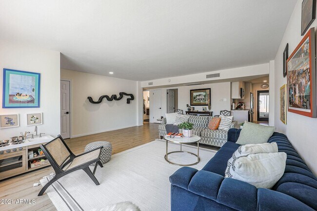 Foto del edificio - 8133 N 16th Dr